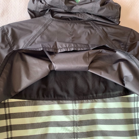 Lululemon Give Up and Glow Jacket, Size 4 (RARE) - Picture 9 of 14